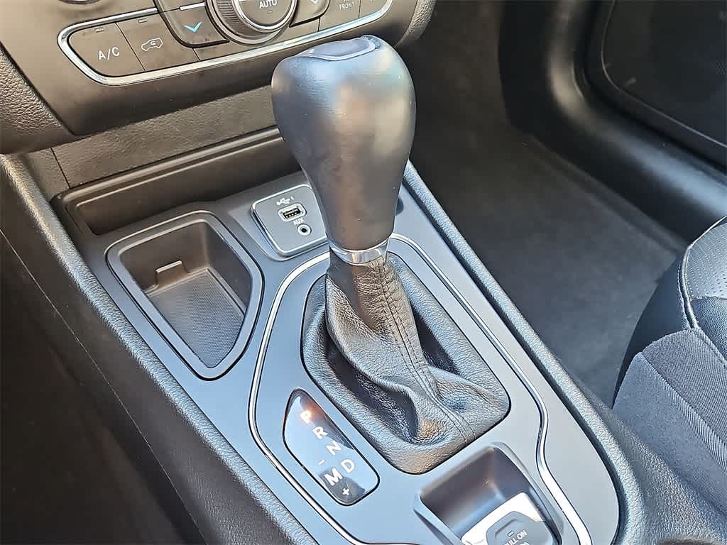 Thumbnail: 2022 Jeep Cherokee - 10