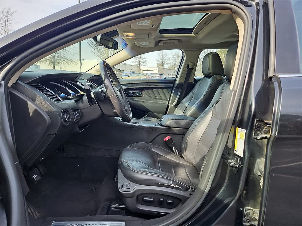 Thumbnail: 2011 Ford Taurus - 11