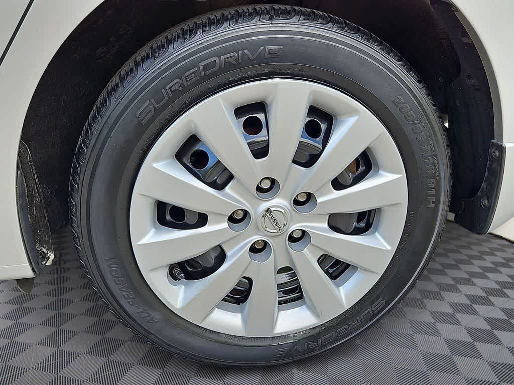 Thumbnail: 2016 Nissan Sentra - 8