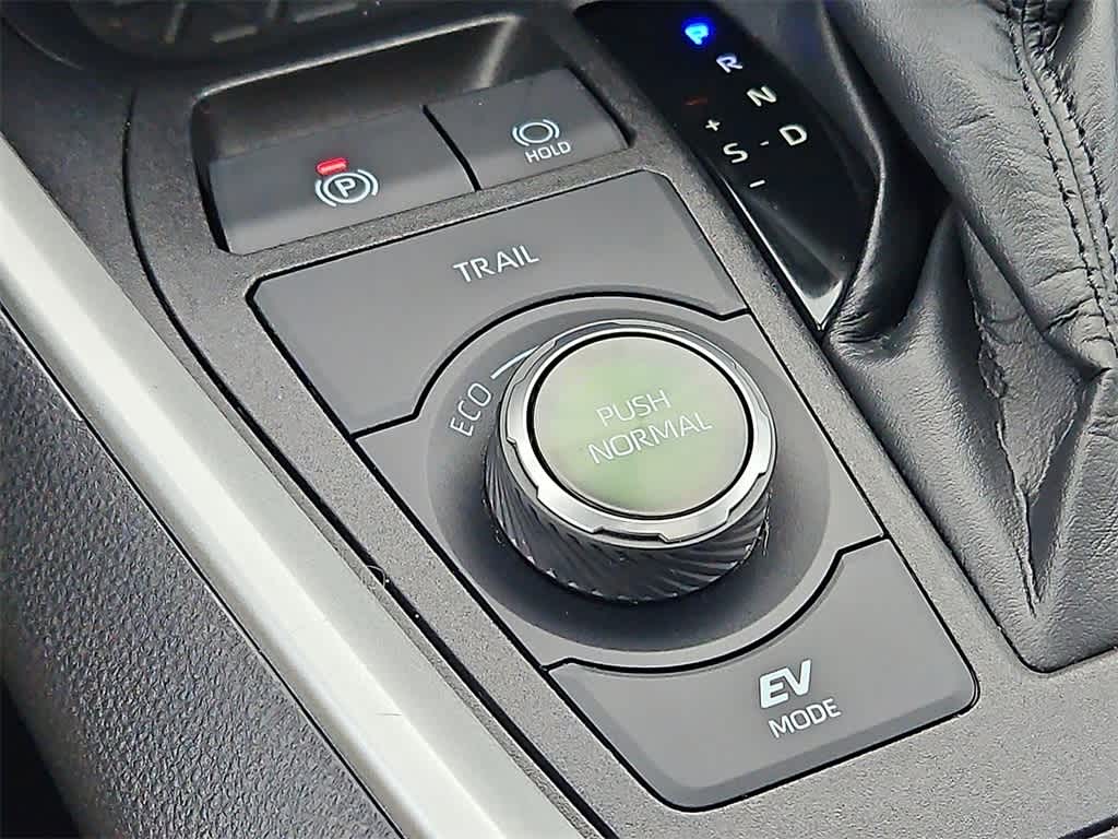 Thumbnail: 2022 Toyota RAV4 - 24