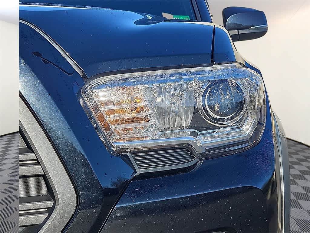 Thumbnail: 2022 Toyota Tacoma - 8