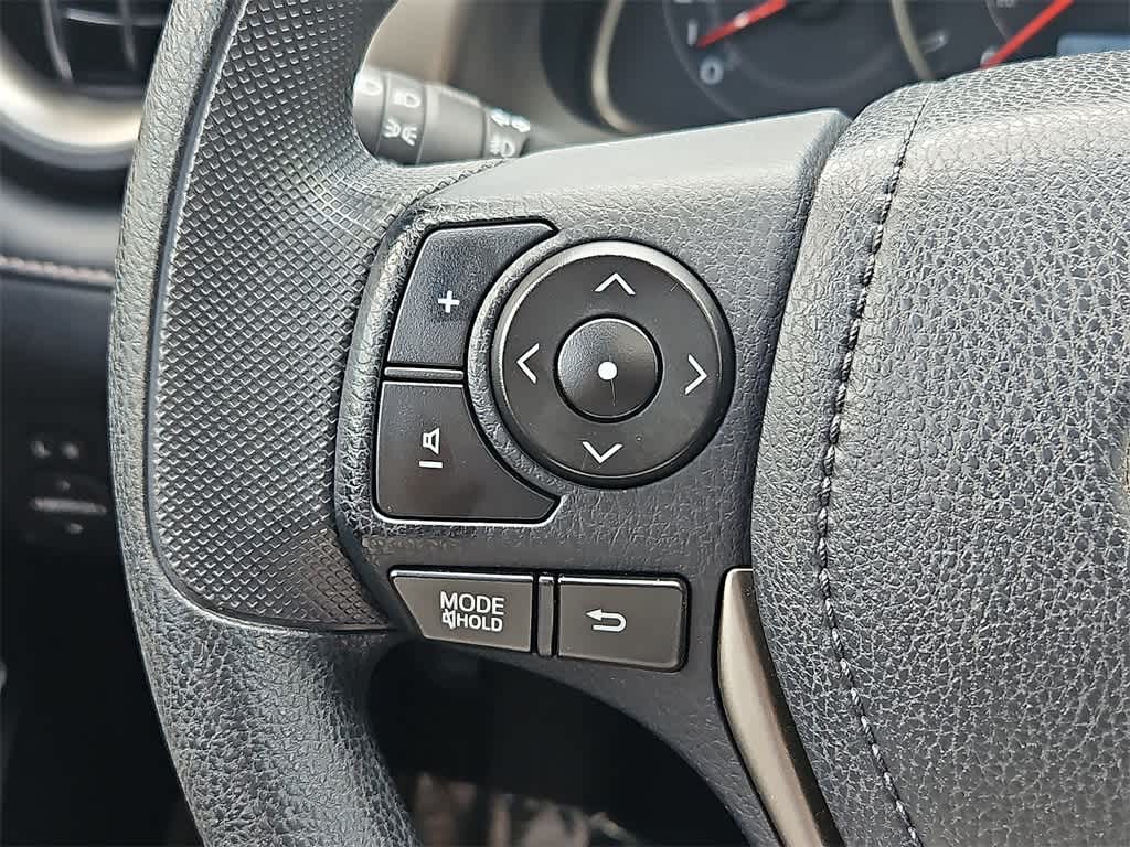 Thumbnail: 2015 Toyota RAV4 - 21