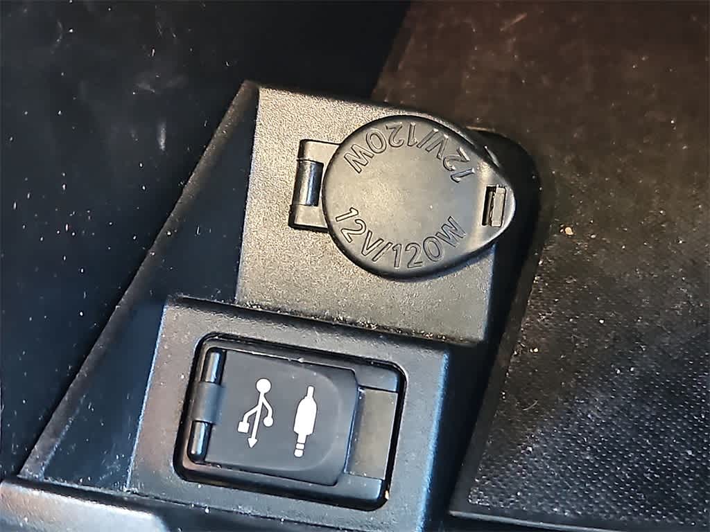 Thumbnail: 2016 Toyota Camry - 21