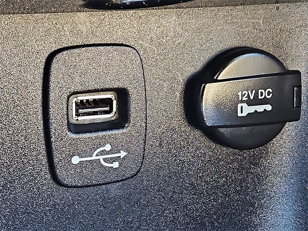 Thumbnail: 2011 Chrysler 200 - 19