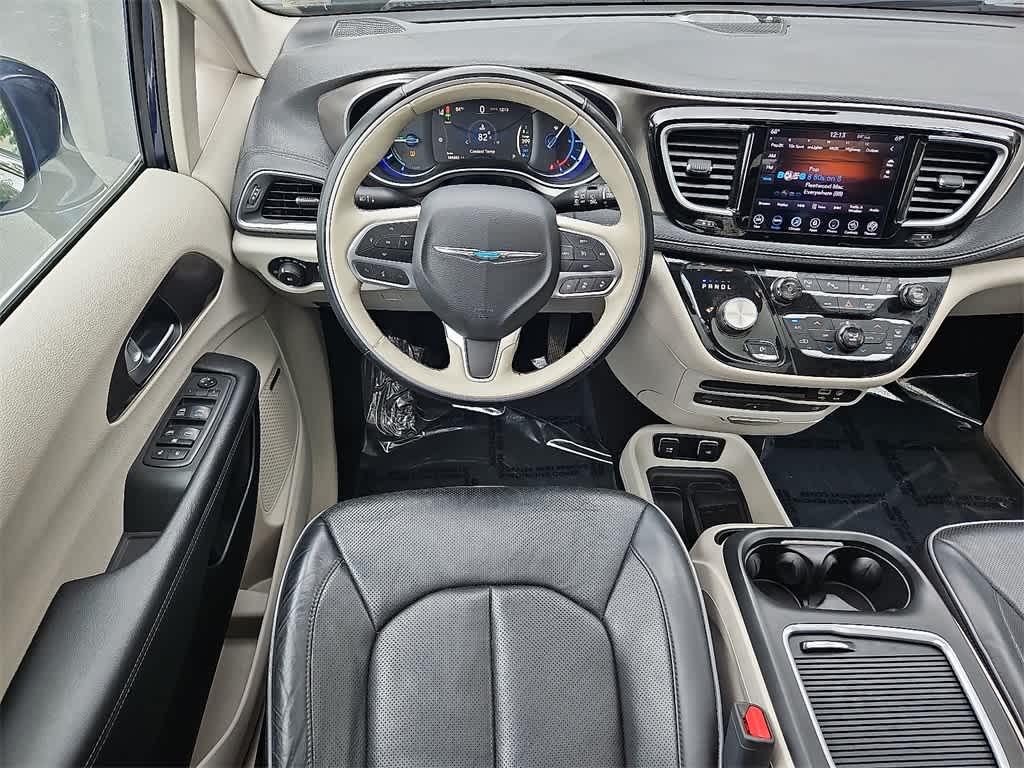 Thumbnail: 2018 Chrysler Pacifica - 12