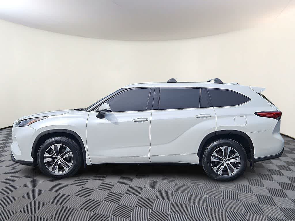 Thumbnail: 2022 Toyota Highlander - 7