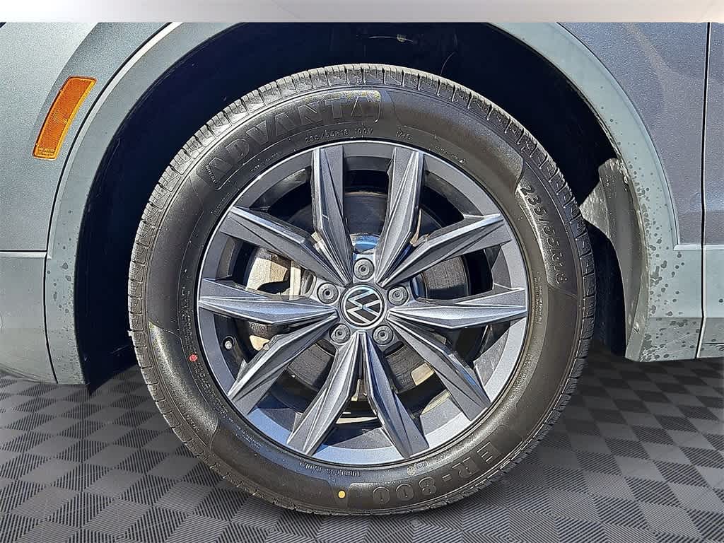Thumbnail: 2022 Volkswagen Tiguan - 8