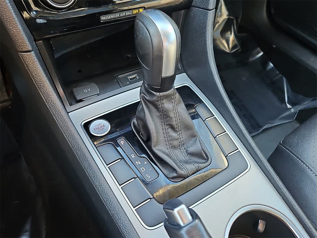 Thumbnail: 2022 Volkswagen Passat - 13