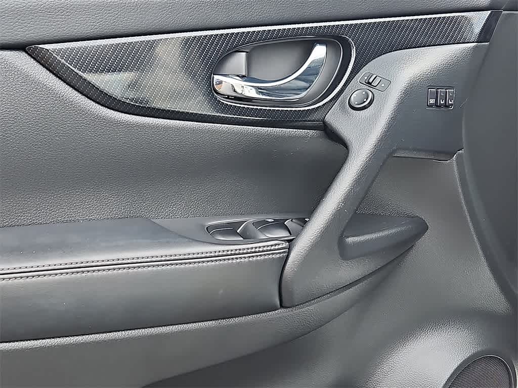 Thumbnail: 2020 Nissan Rogue - 12