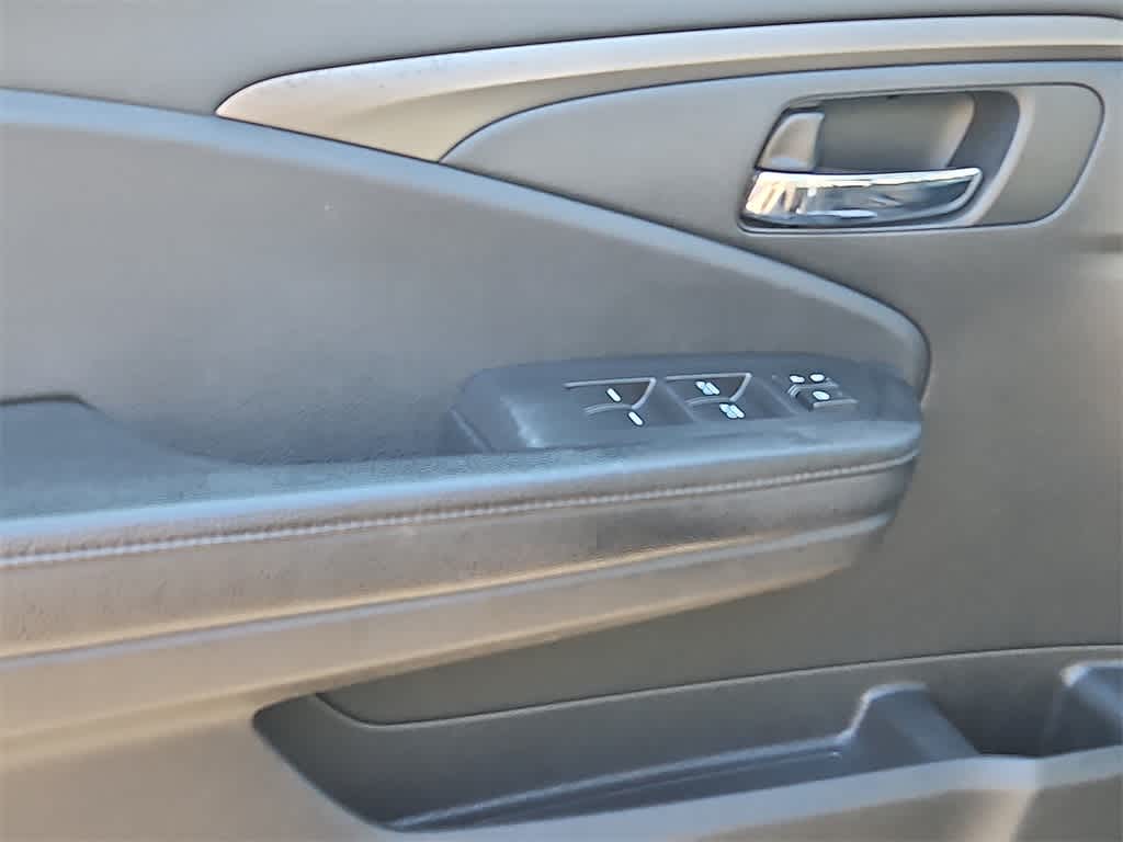 Thumbnail: 2018 Honda Pilot - 11