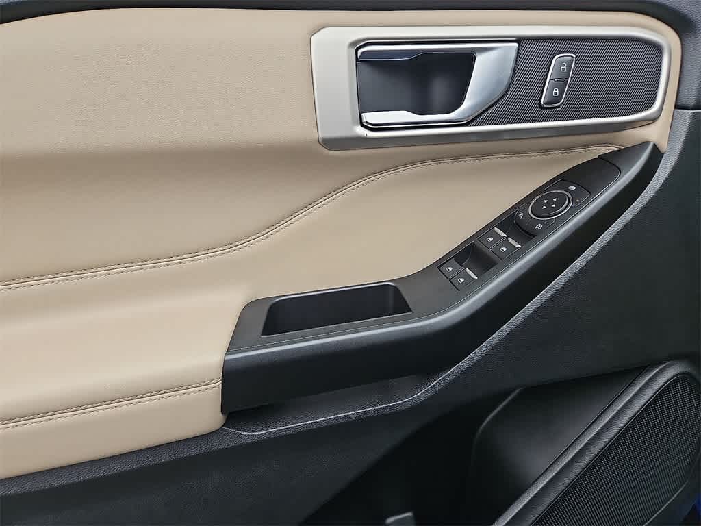 Thumbnail: 2020 Ford Explorer - 11