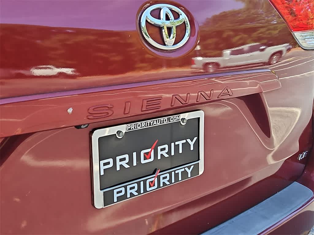 Thumbnail: 2011 Toyota Sienna - 30