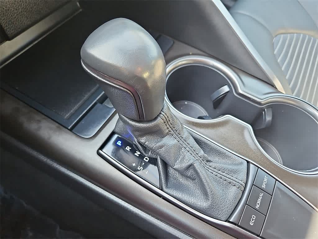 Thumbnail: 2022 Toyota Camry - 8