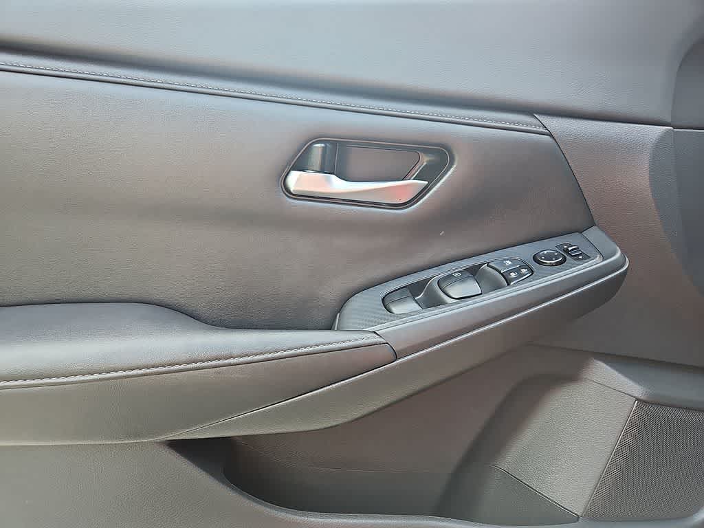 Thumbnail: 2021 Nissan Sentra - 10