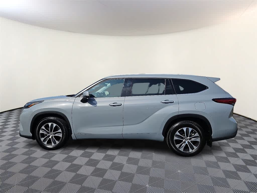 Thumbnail: 2022 Toyota Highlander - 7