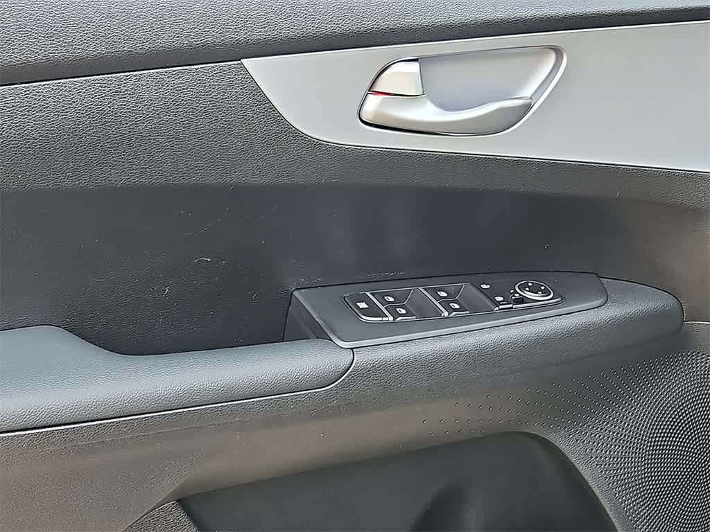 Thumbnail: 2024 Kia Forte - 11