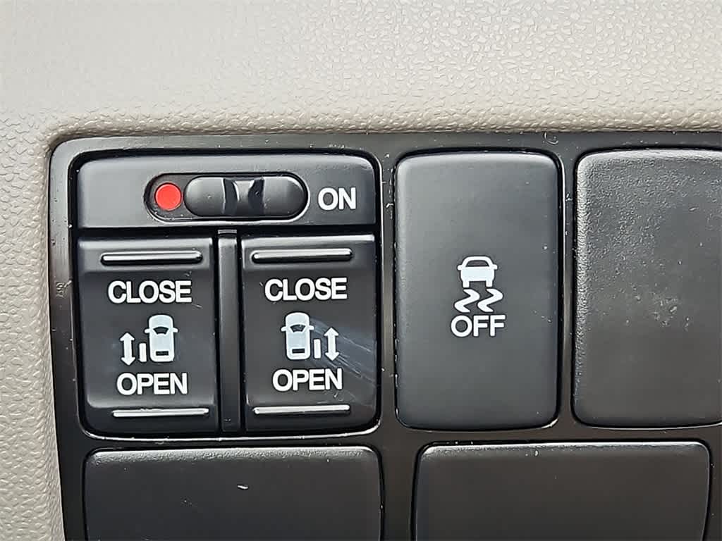 Thumbnail: 2014 Honda Odyssey - 21