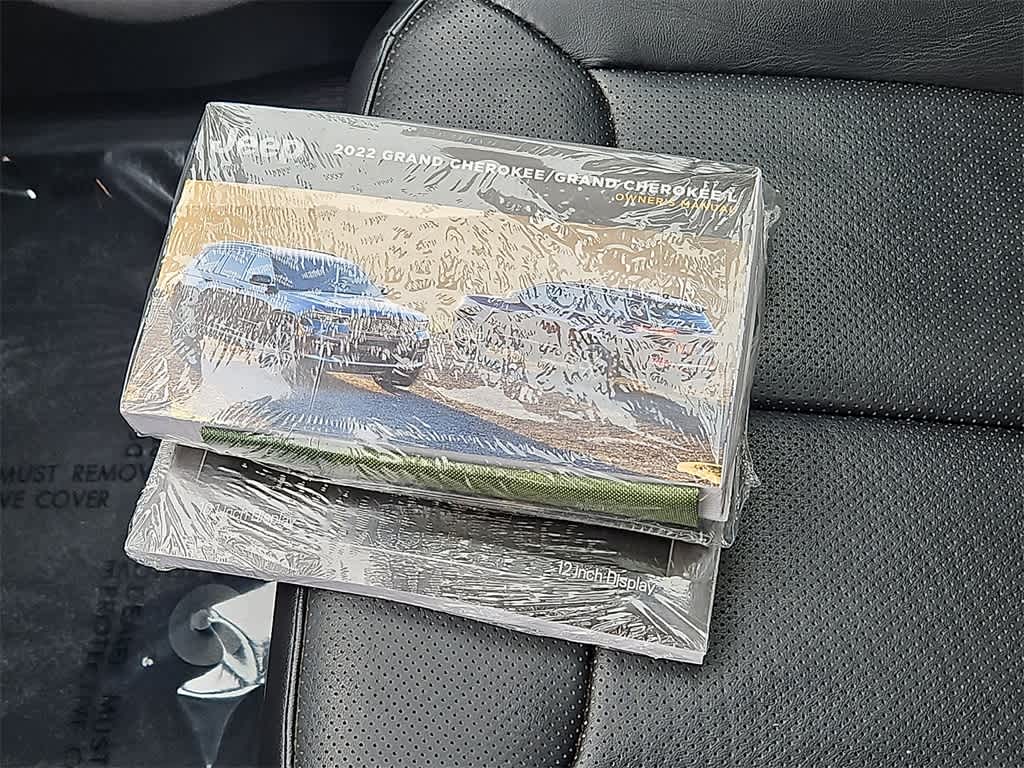 Thumbnail: 2022 Jeep Grand Cherokee - 28