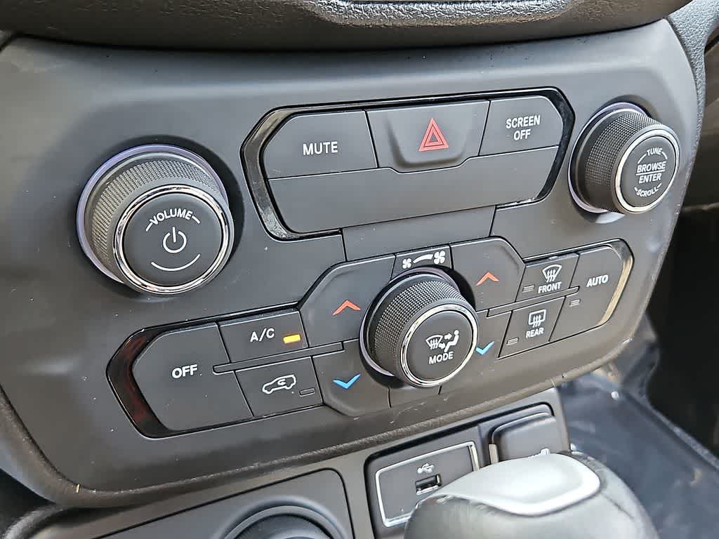 Thumbnail: 2018 Jeep Renegade - 17