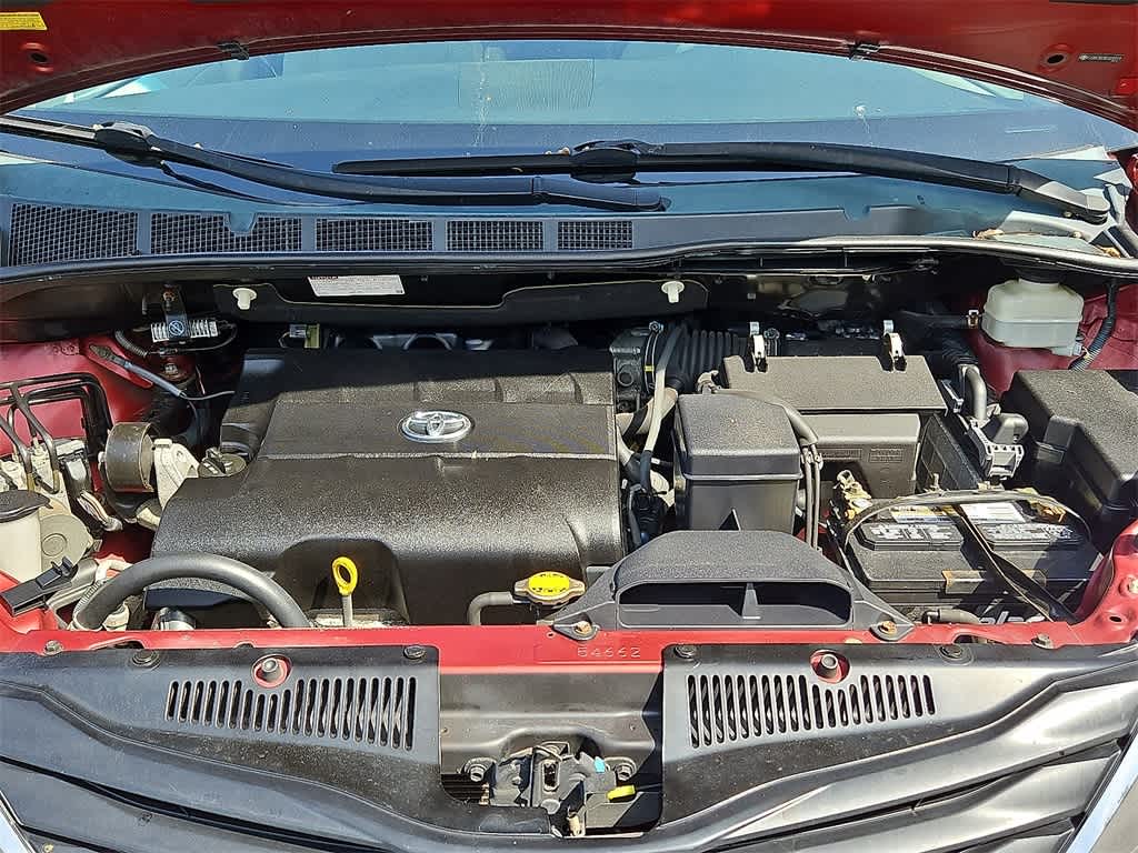 Thumbnail: 2011 Toyota Sienna - 28