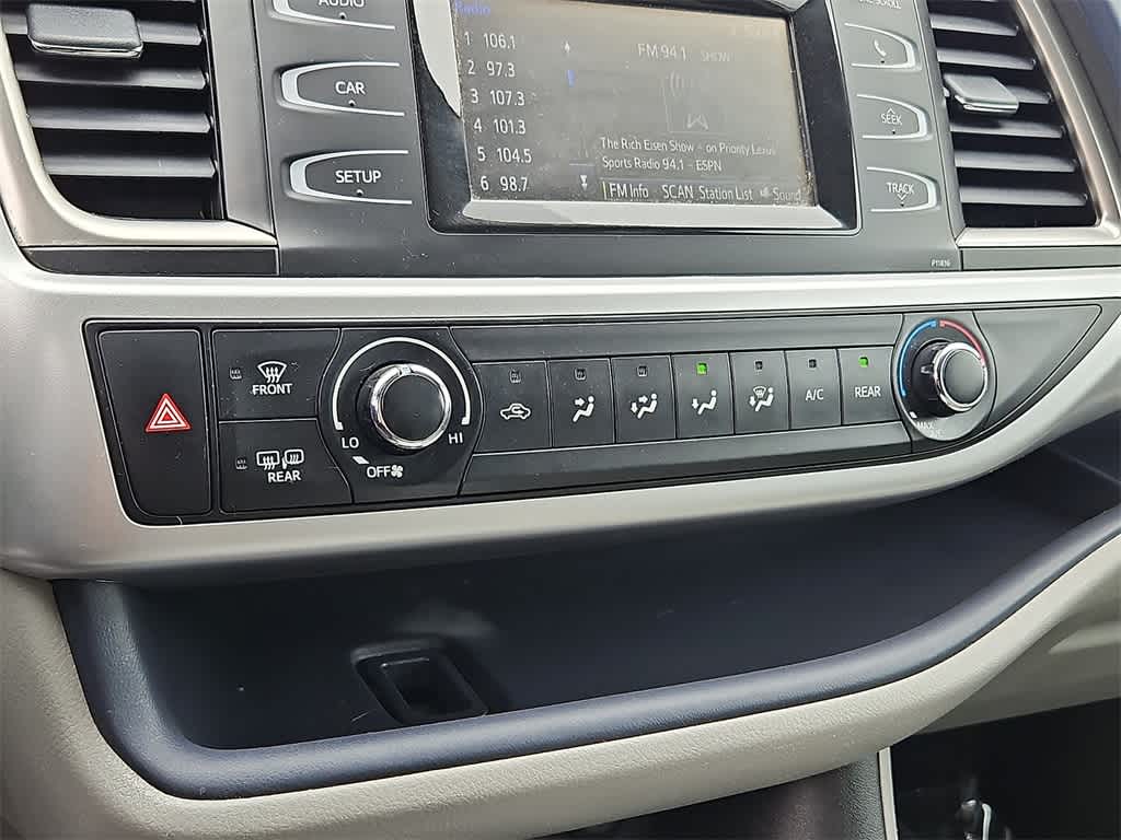 Thumbnail: 2019 Toyota Highlander - 17