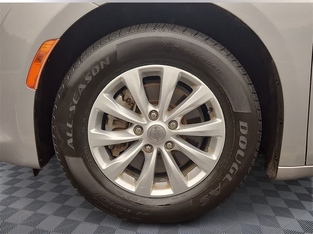 Thumbnail: 2018 Chrysler Pacifica - 8