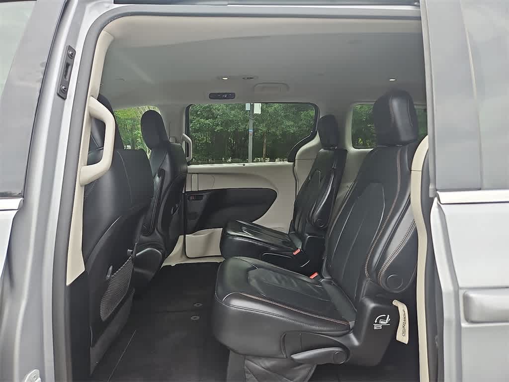 Thumbnail: 2018 Chrysler Pacifica - 10