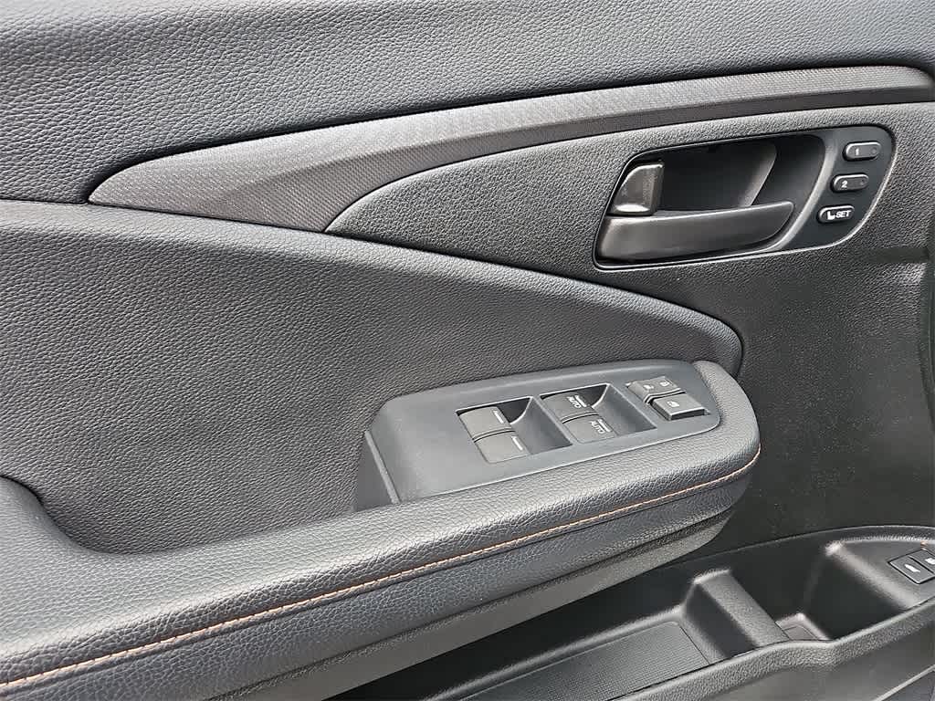 Thumbnail: 2023 Honda Passport - 12