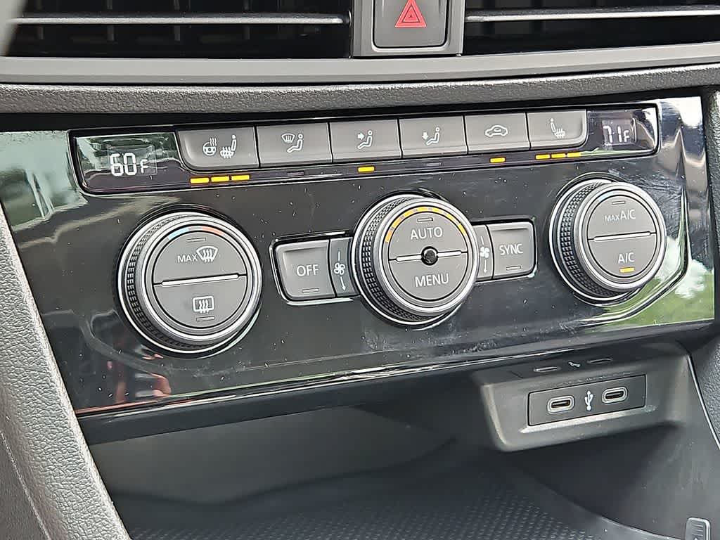 Thumbnail: 2021 Volkswagen Jetta - 17