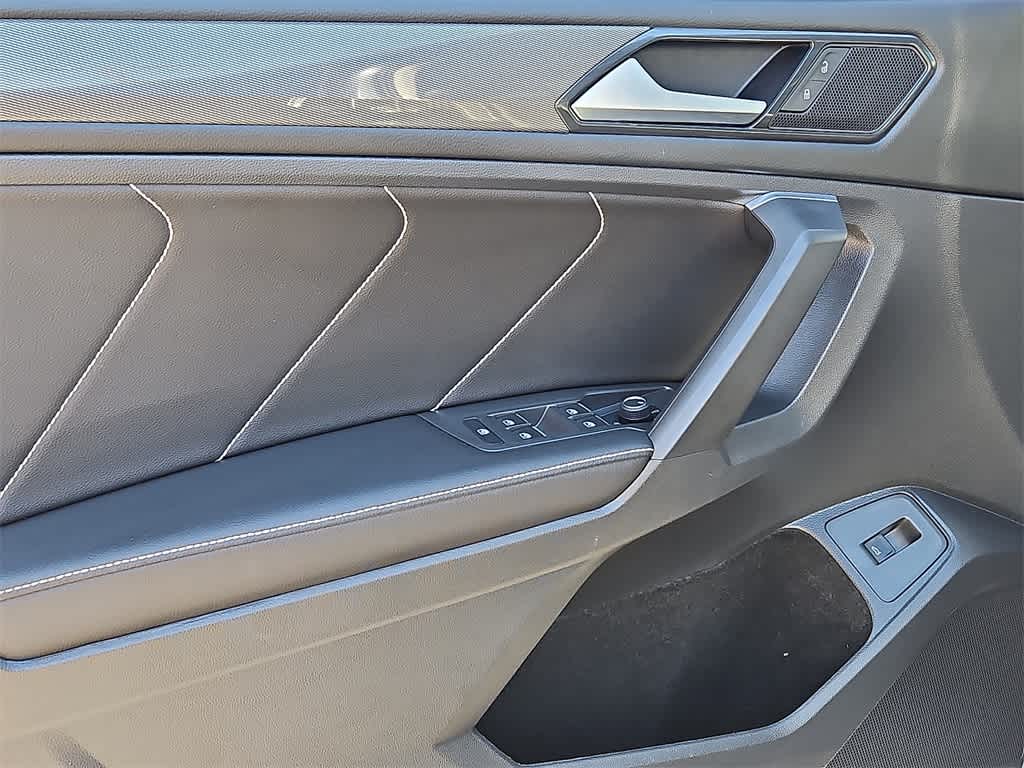 Thumbnail: 2022 Volkswagen Tiguan - 10