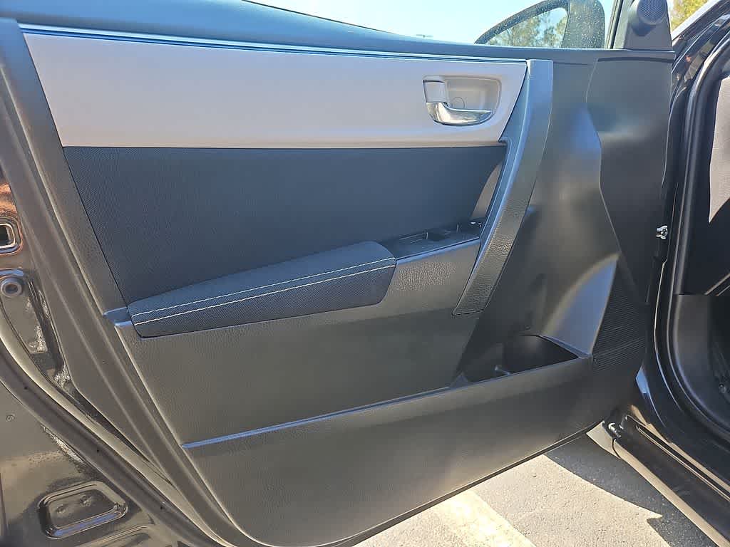 Thumbnail: 2015 Toyota Corolla - 12