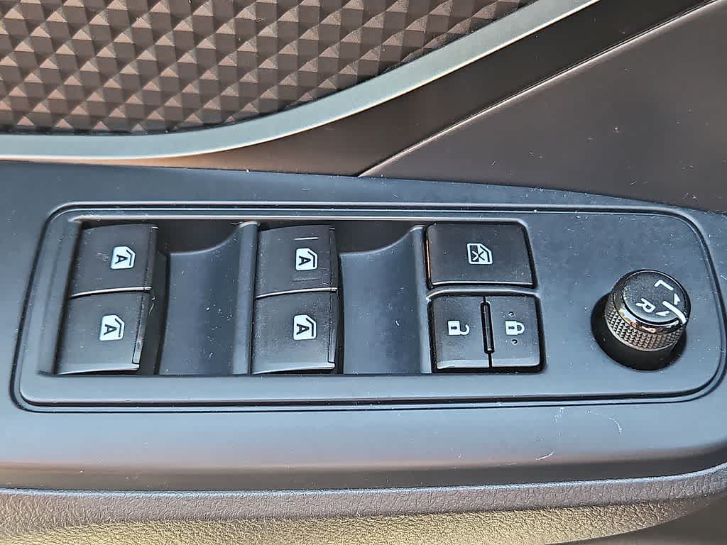 Thumbnail: 2019 Toyota C-HR - 23