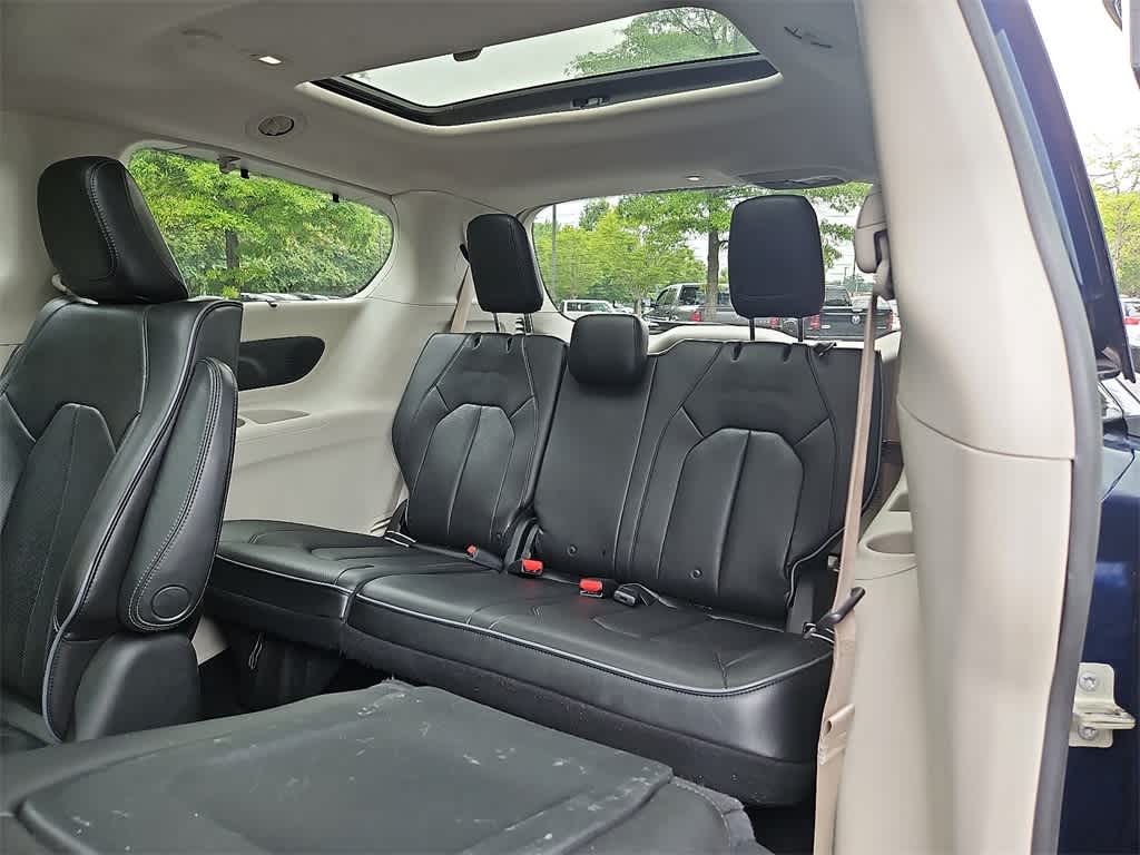 Thumbnail: 2018 Chrysler Pacifica - 11