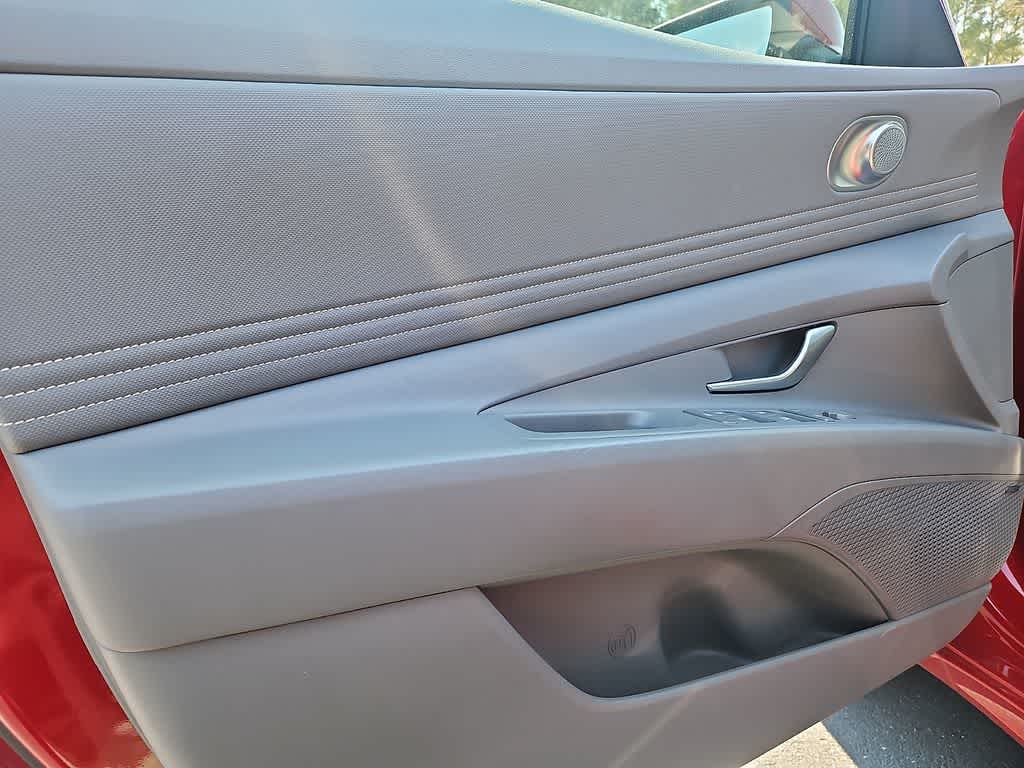 Thumbnail: 2022 Hyundai Elantra - 12