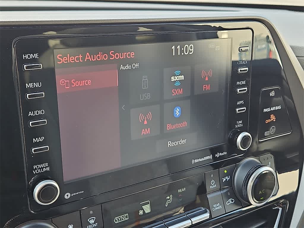 Thumbnail: 2022 Toyota Highlander - 18