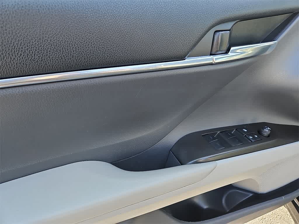 Thumbnail: 2022 Toyota Camry - 11