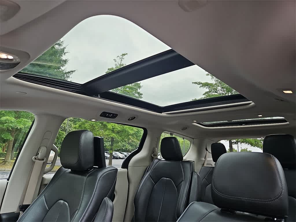 Thumbnail: 2018 Chrysler Pacifica - 15