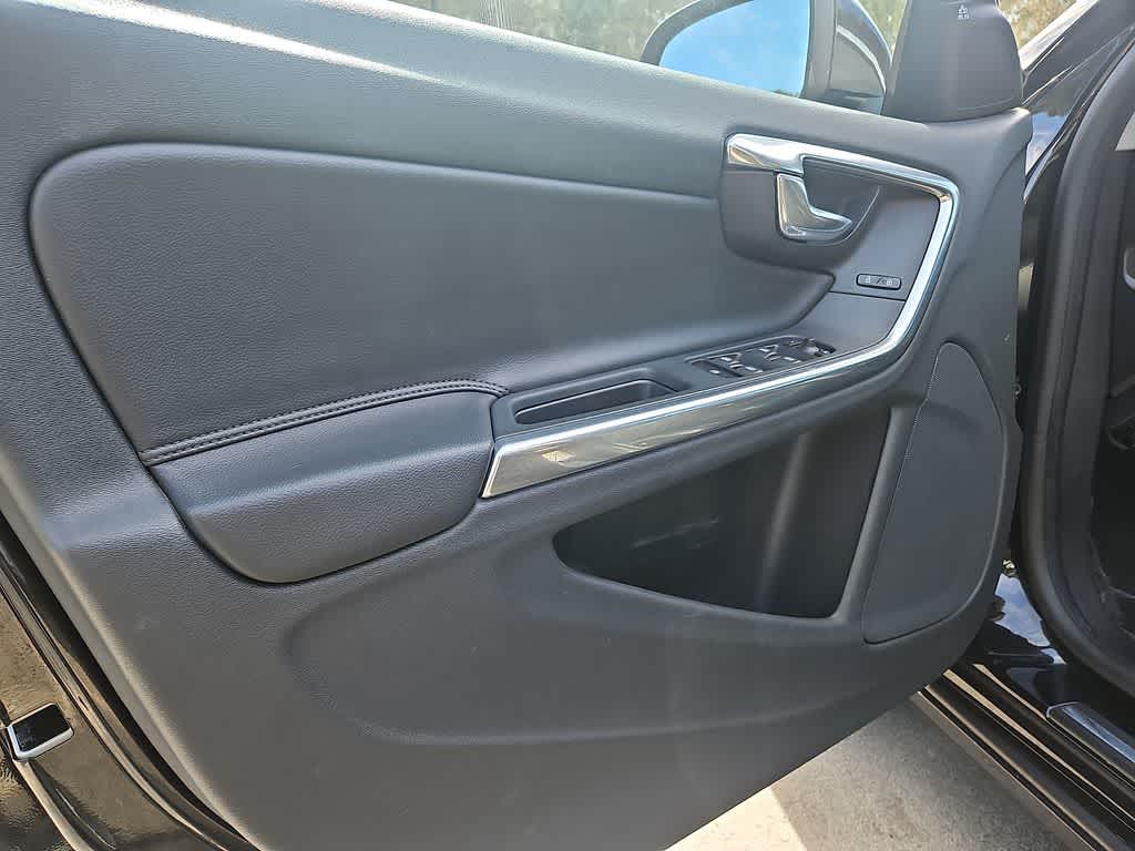 Thumbnail: 2015 Volvo V60 - 11