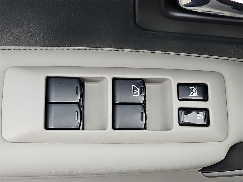 Thumbnail: 2010 Nissan Rogue - 21