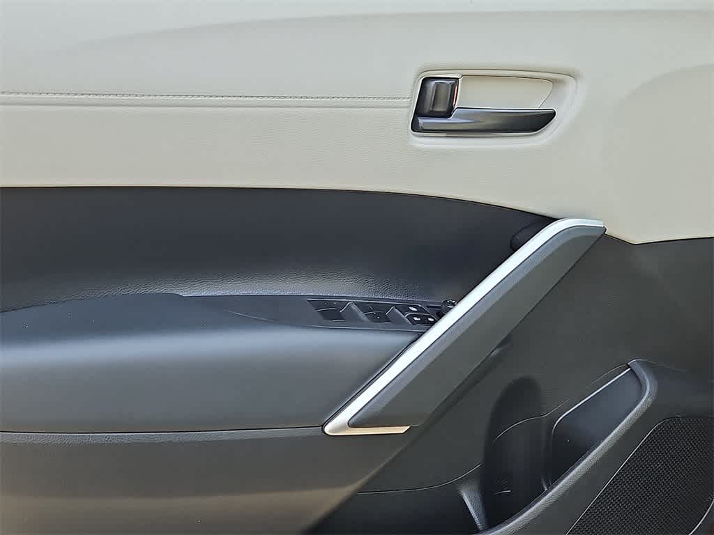 Thumbnail: 2022 Toyota Corolla Cross - 11