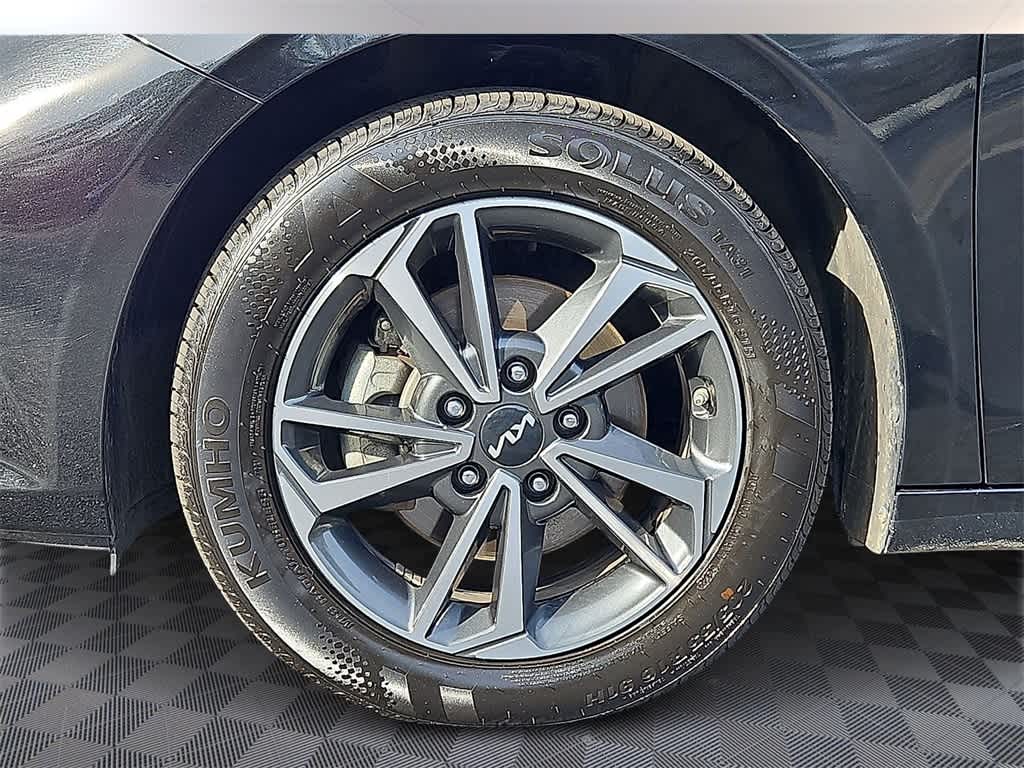 Thumbnail: 2024 Kia Forte - 7