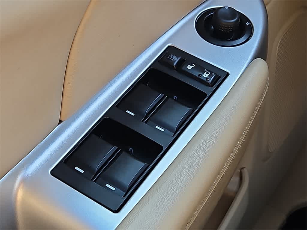 Thumbnail: 2011 Chrysler 200 - 20