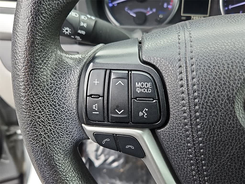 Thumbnail: 2019 Toyota Highlander - 22