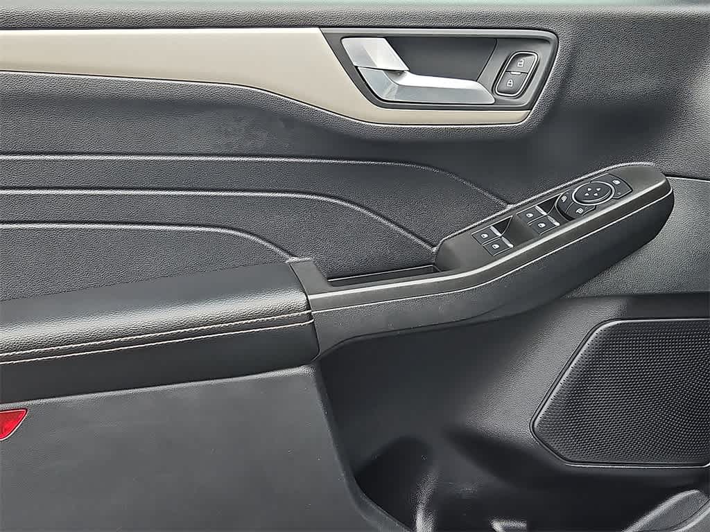 Thumbnail: 2021 Ford Escape - 10