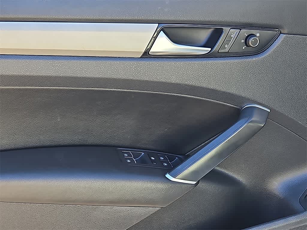 Thumbnail: 2022 Volkswagen Passat - 11