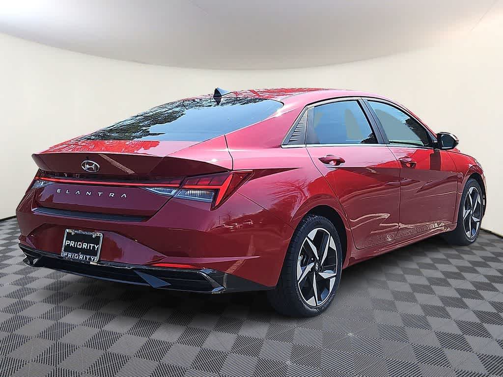 Thumbnail: 2022 Hyundai Elantra - 4