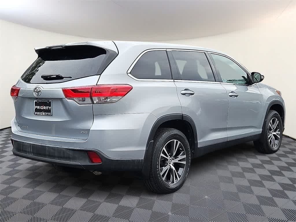 Thumbnail: 2019 Toyota Highlander - 4