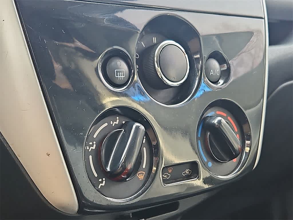 Thumbnail: 2015 Nissan Versa Note - 11