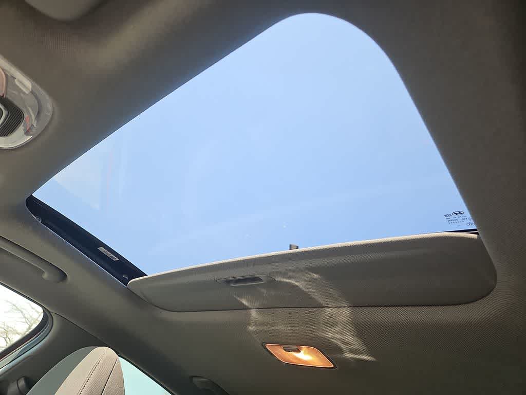 Thumbnail: 2022 Hyundai Elantra - 14