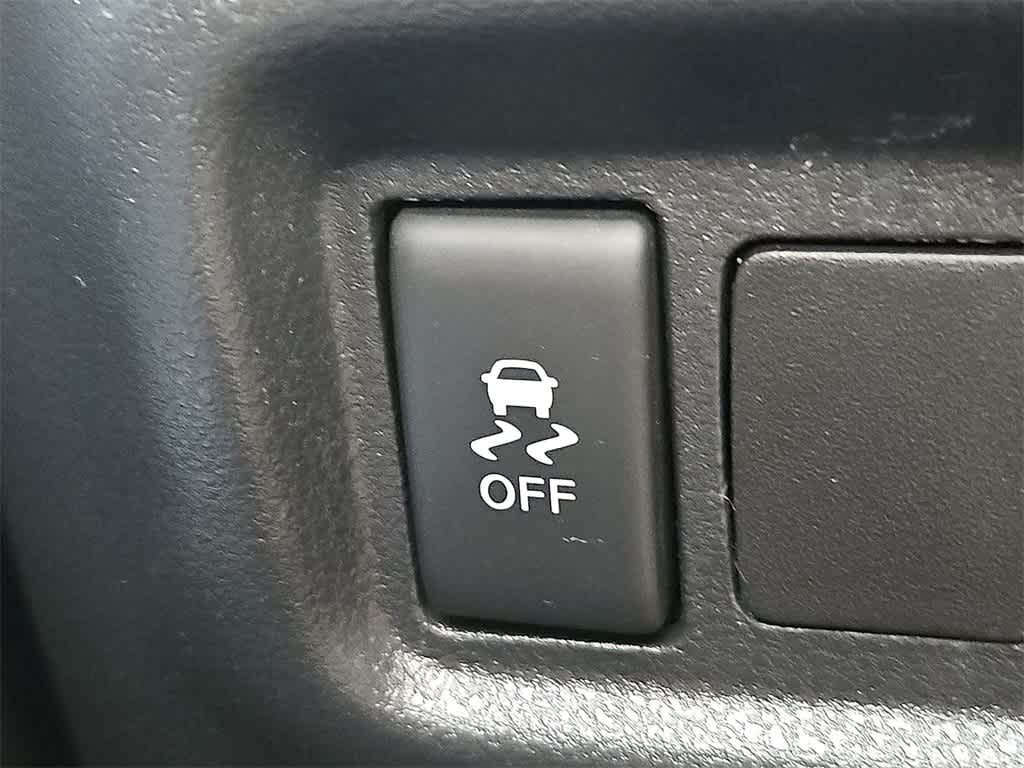 Thumbnail: 2015 Nissan Versa Note - 17